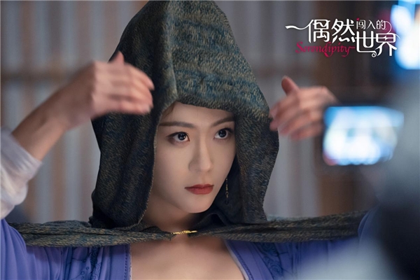 刘贾玺《偶然闯入的世界》上演宫斗 “蓝侧妃”有点上头第1张图片