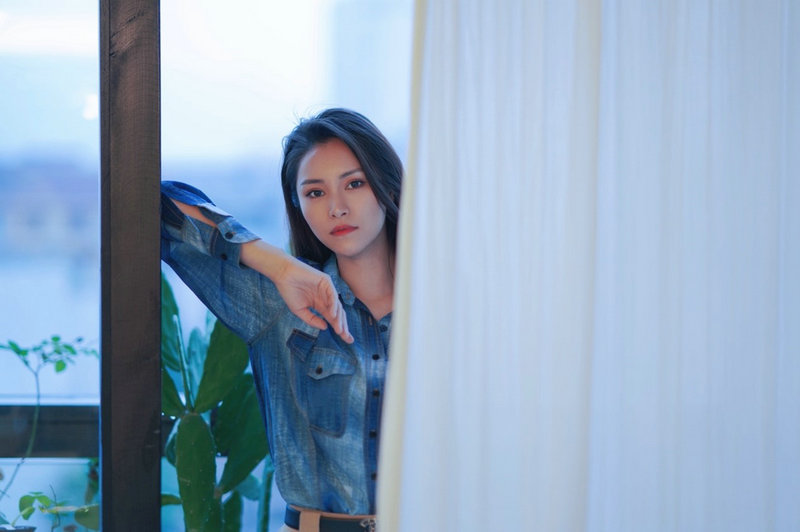 演员田蕾希晒生活照分享 又飒又美尽显时尚魅力第5张图片