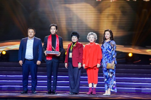 第七届“中国电视好演员”在成都揭晓 李易峰张若昀等演员获奖第8张图片